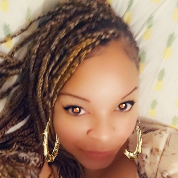 Poshmark profile picture for @wears